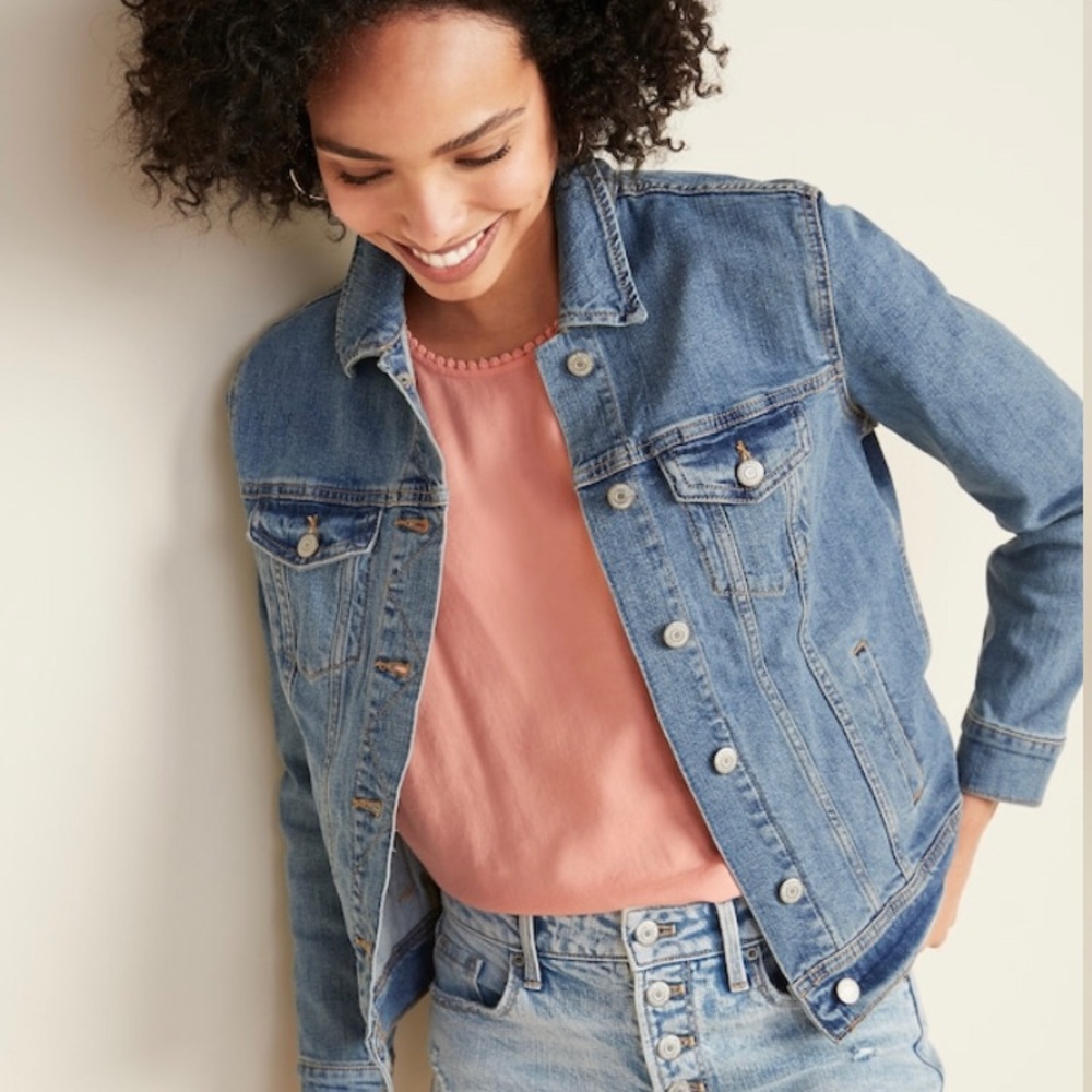 Jean jacket. Light wash.